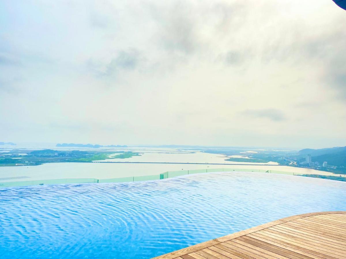 A La Carte Ha Long Apartment By The Beach Dış mekan fotoğraf